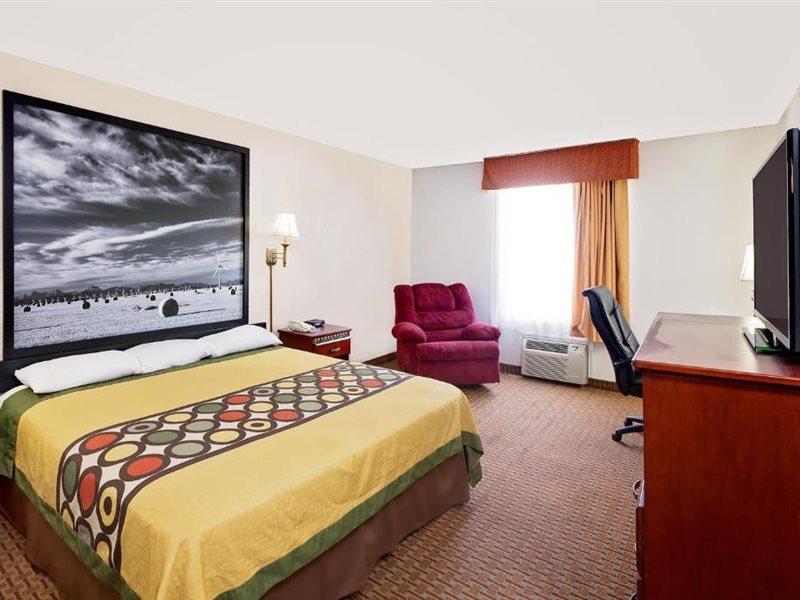 Super 8 By Wyndham Plainview Hotel Bagian luar foto