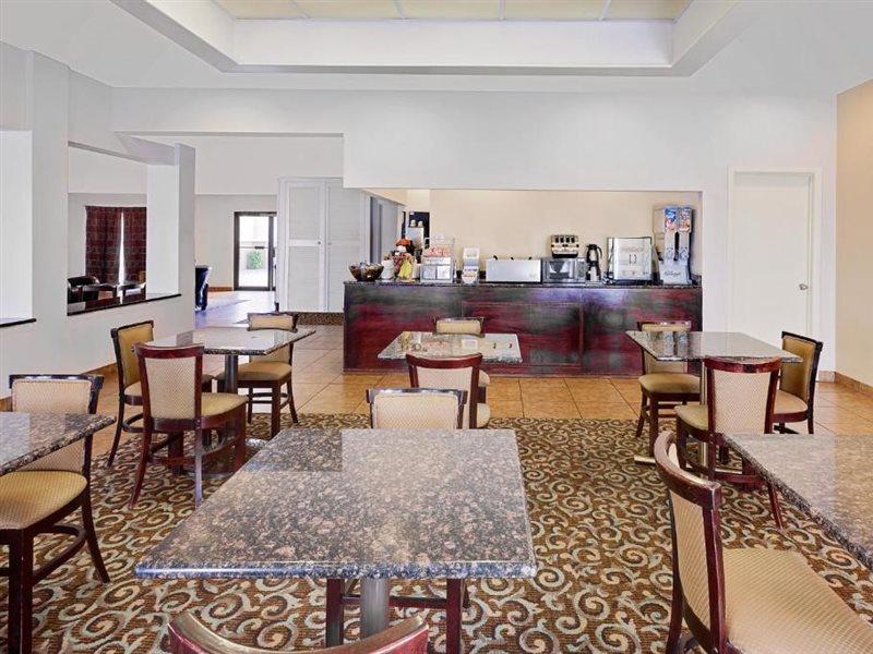 Super 8 By Wyndham Plainview Hotel Bagian luar foto