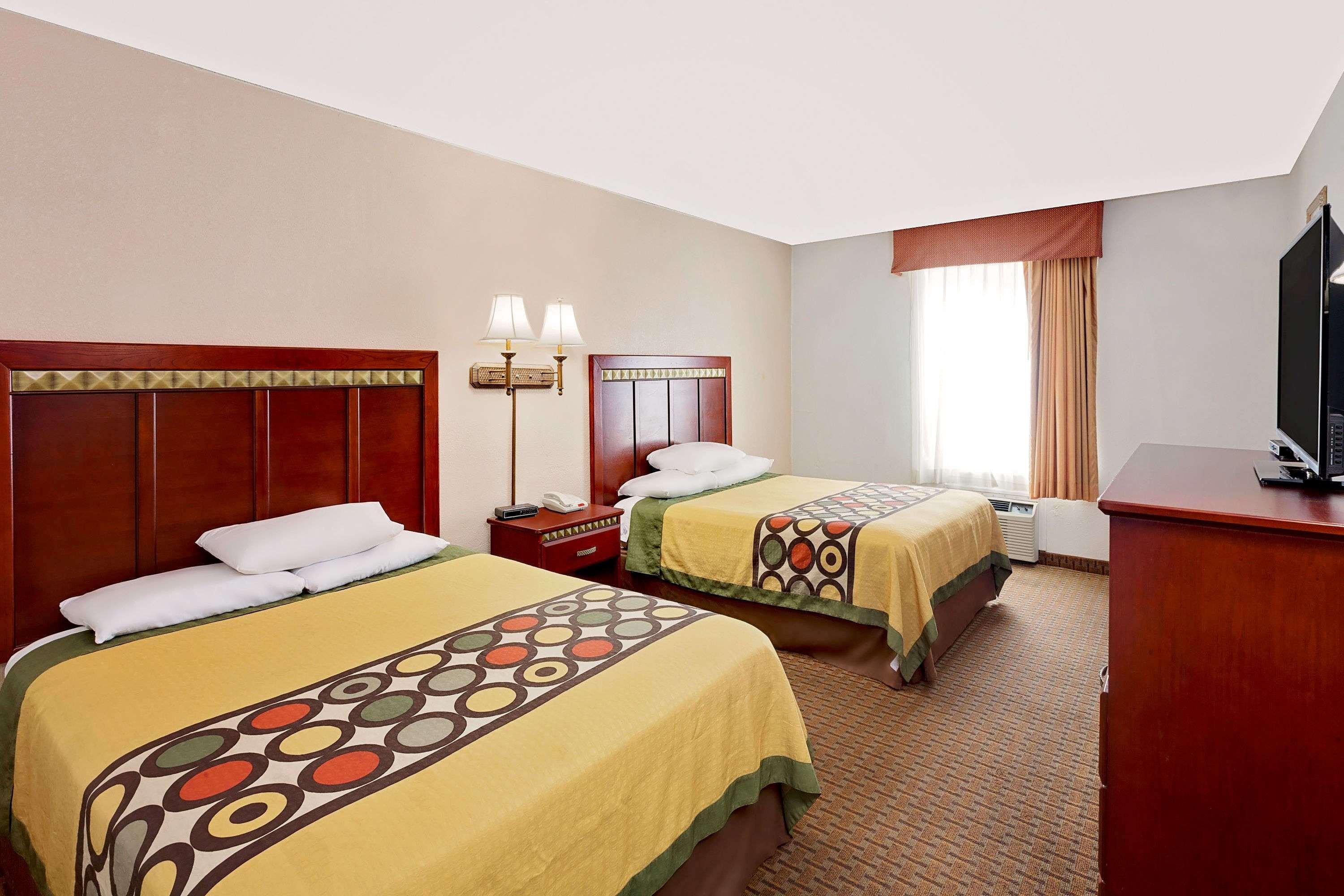 Super 8 By Wyndham Plainview Hotel Bagian luar foto