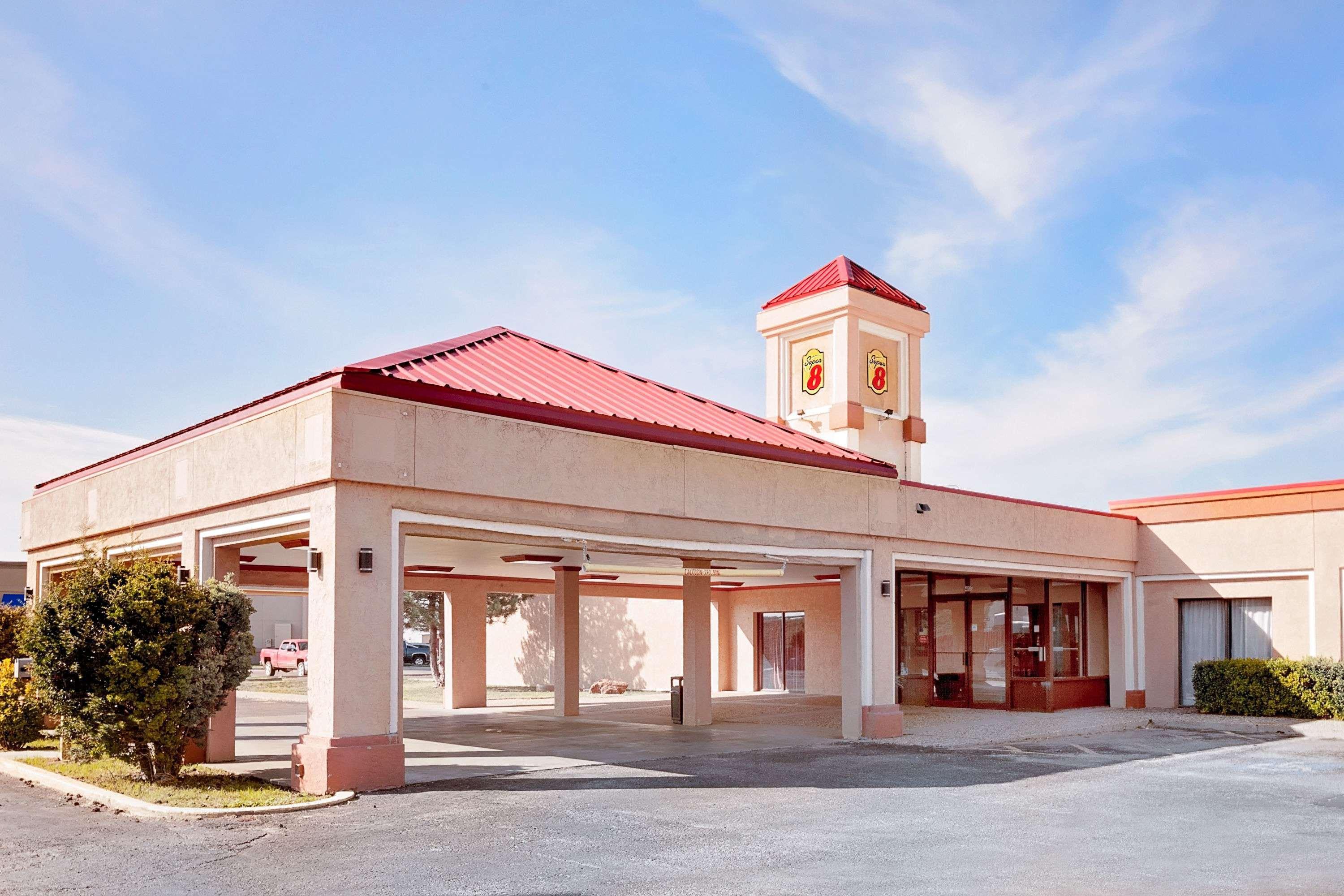 Super 8 By Wyndham Plainview Hotel Bagian luar foto