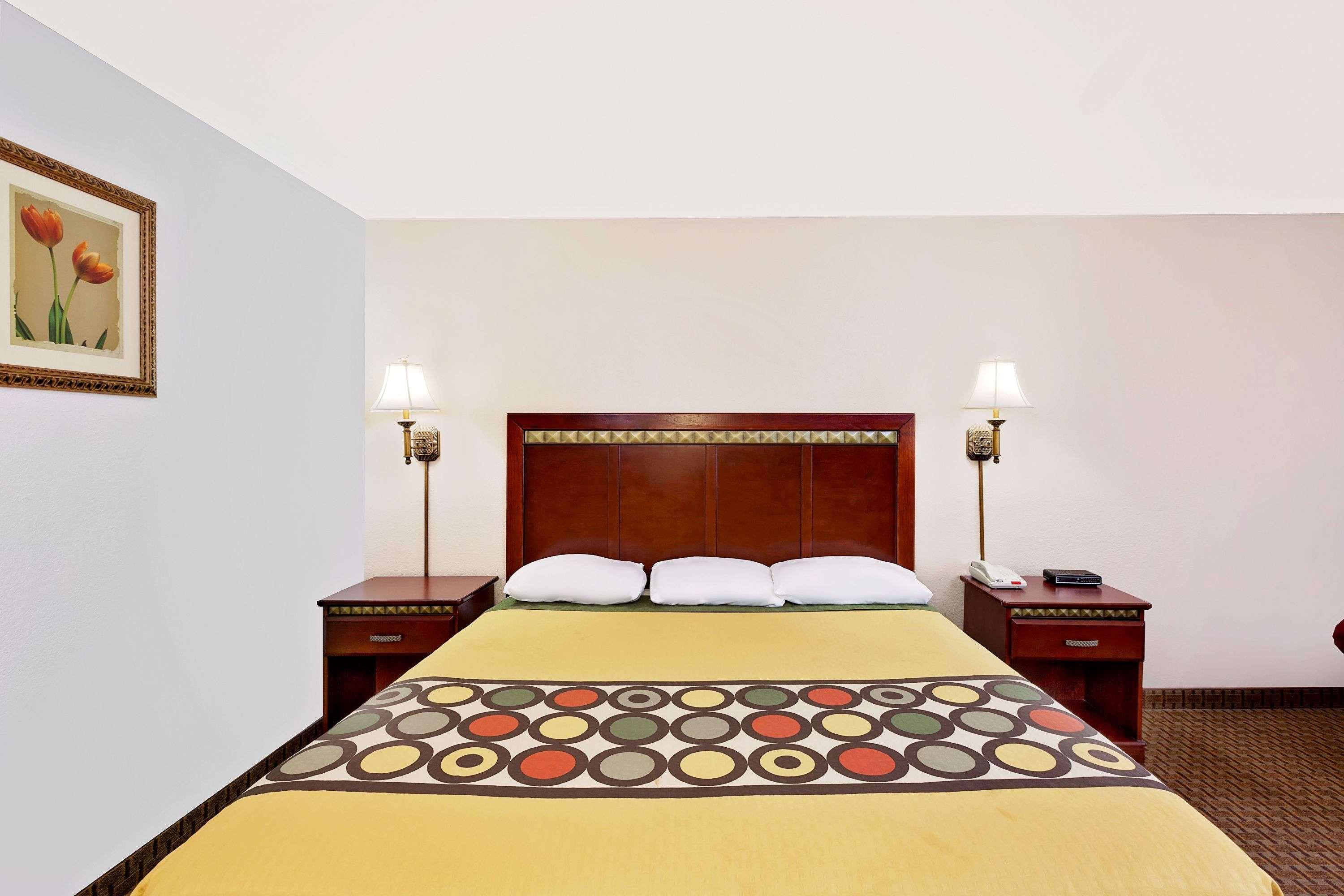 Super 8 By Wyndham Plainview Hotel Bagian luar foto