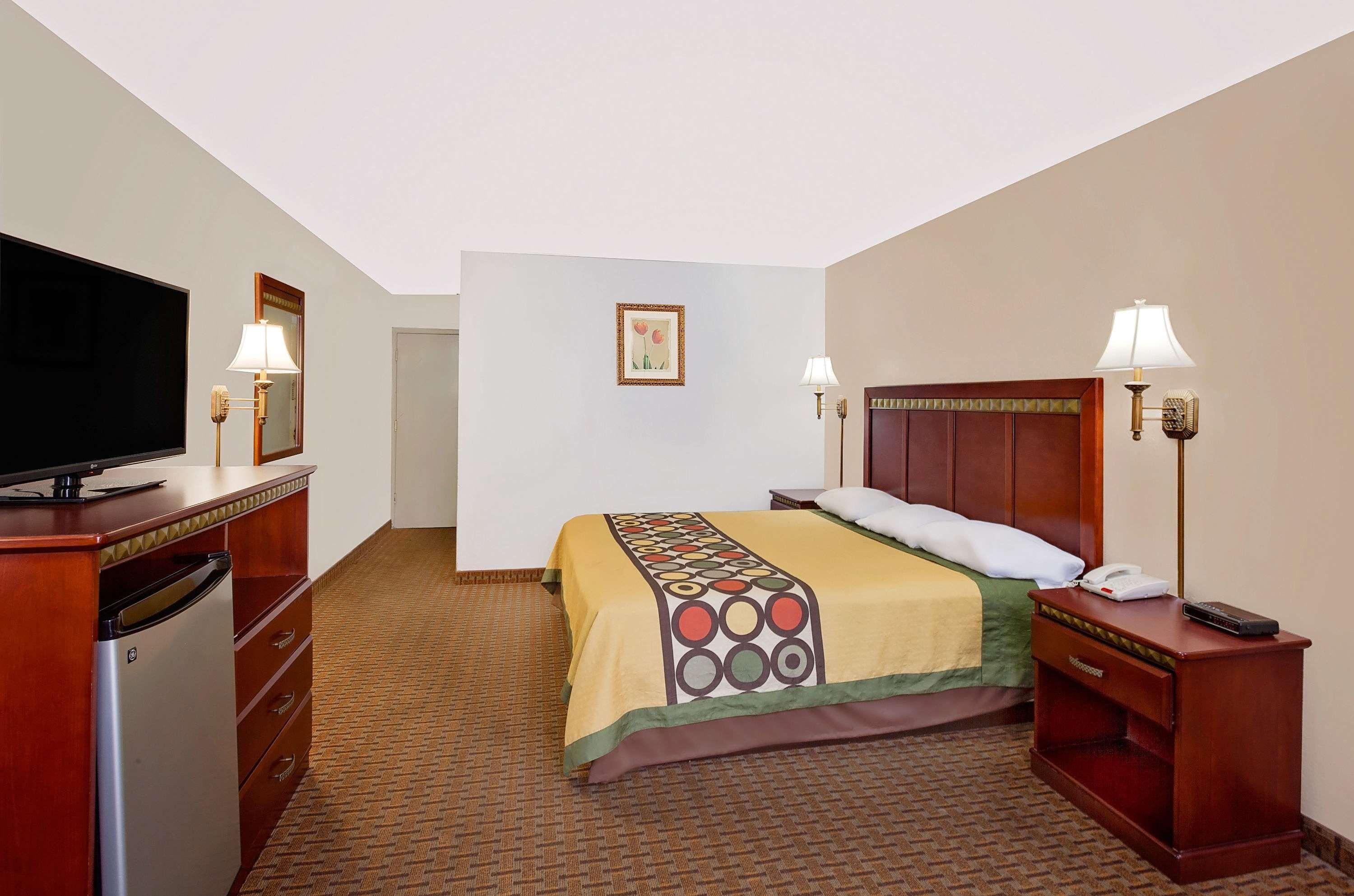 Super 8 By Wyndham Plainview Hotel Bagian luar foto