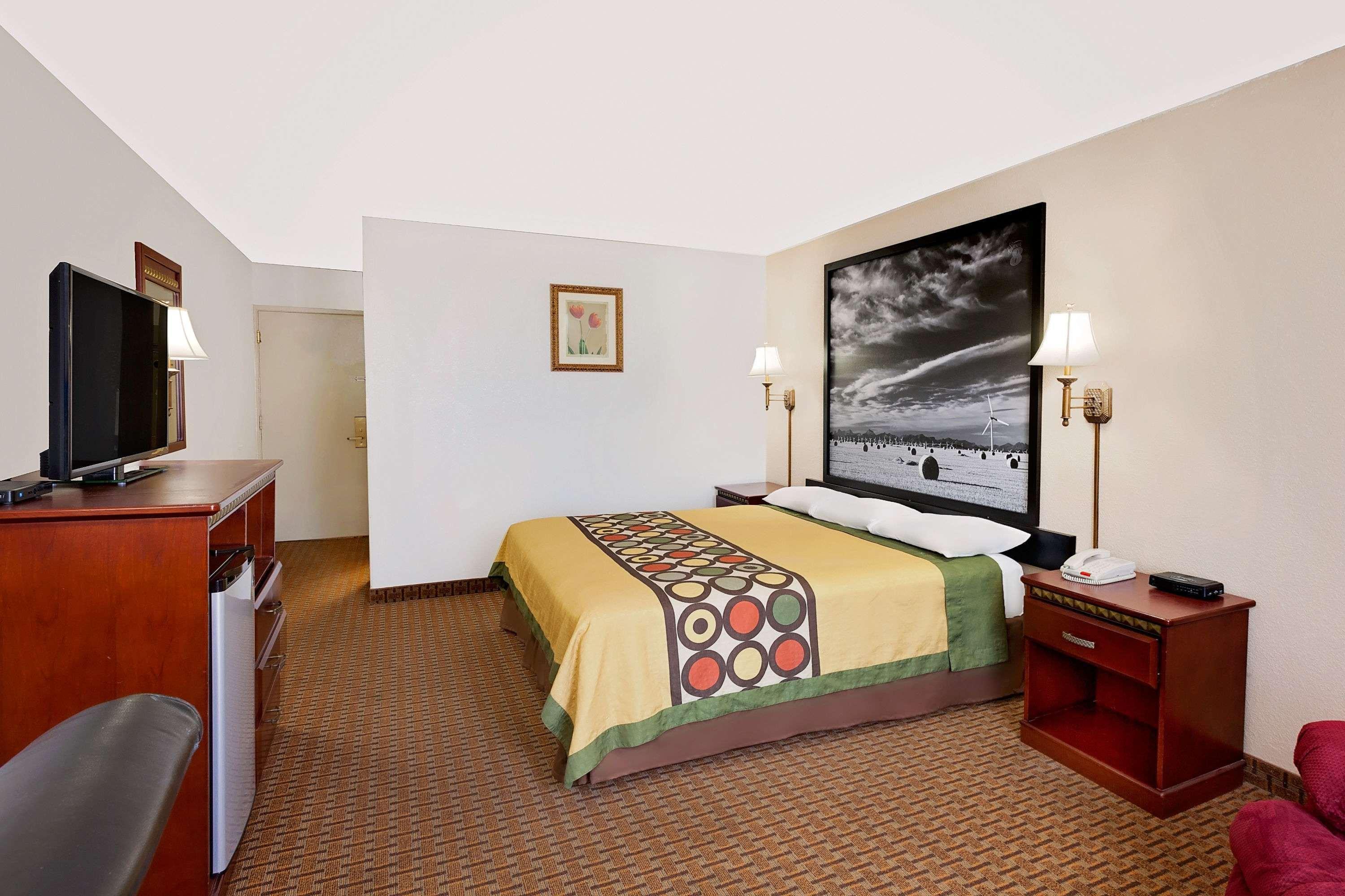 Super 8 By Wyndham Plainview Hotel Bagian luar foto