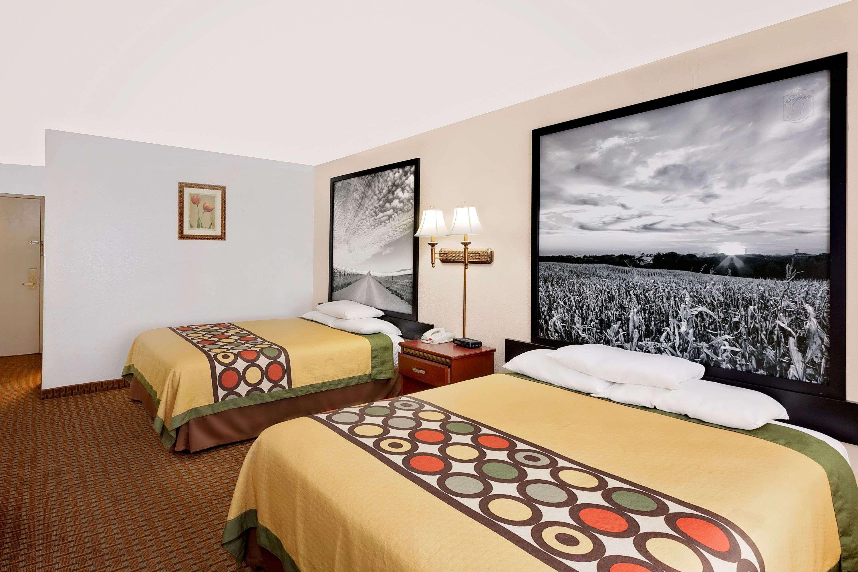 Super 8 By Wyndham Plainview Hotel Bagian luar foto