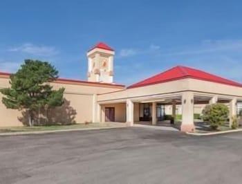 Super 8 By Wyndham Plainview Hotel Bagian luar foto